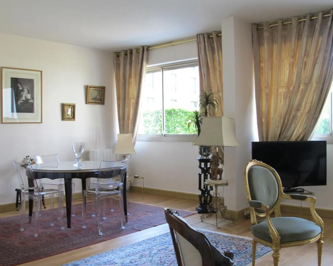 Rue De Courcelles - Paris 8 Apartment 0*,